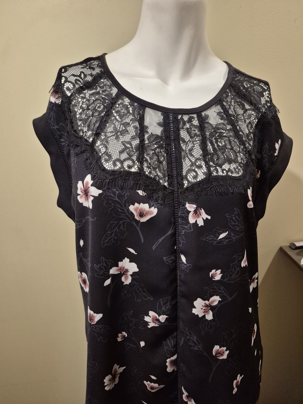 RW&CO Women Blouse‎ Top Shirt Regular fit Black Size M Sleeveless EUC